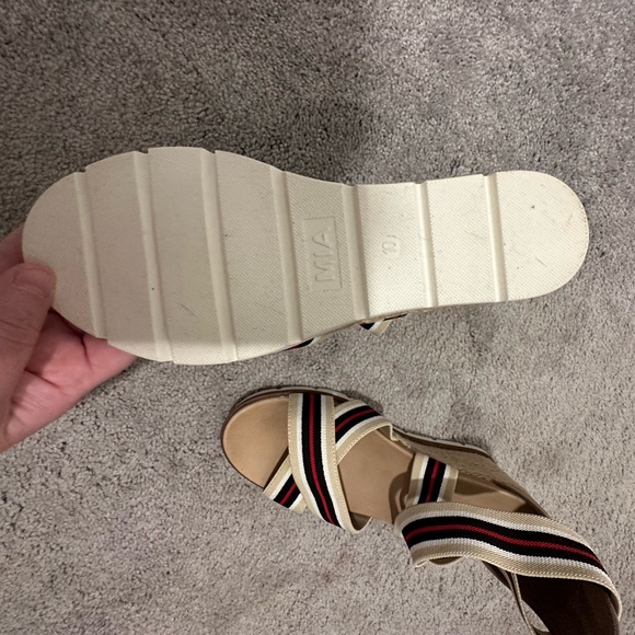 Striped wedges with elastic straps - Picture 3 of 3